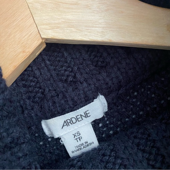 ARDENE | Black Cable knit fringed oversized shawl - Picture 8 of 9